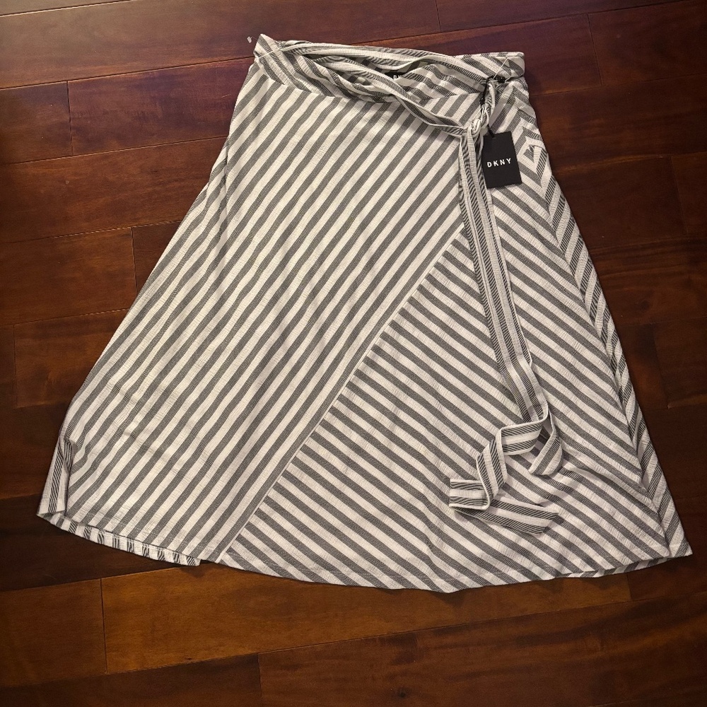 DKNY Gray & White striped A Line wrap style skirt
